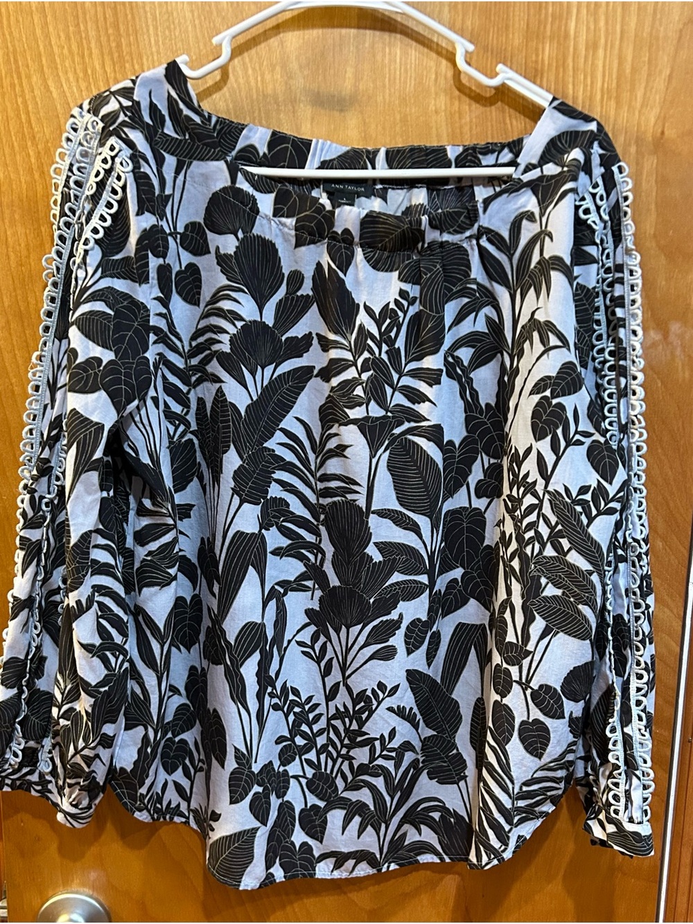 Ann Taylor Blue and Black Tropical Leaf Blouse Size L